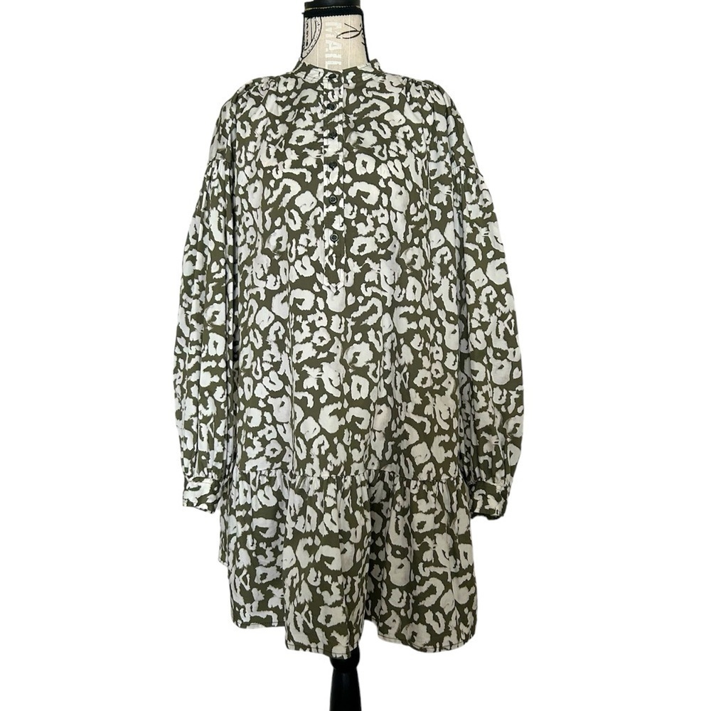 5/$25 Elizabeth and James like new babydoll style dress  size small